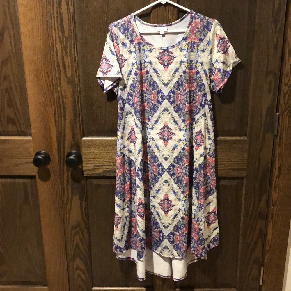 Gorgeous pastel floral print Carly dress!  👗